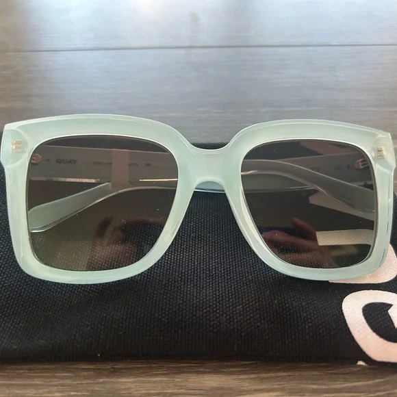 Quay Blue Sunglasses. NEW - Picture 6 of 8